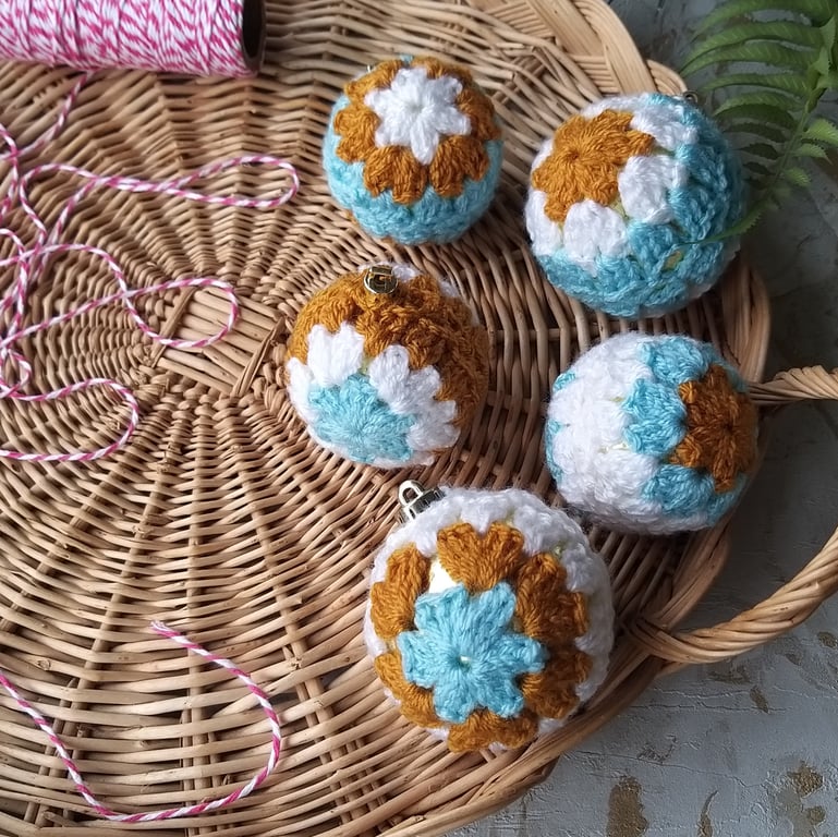 Crochet Christmas Bauble Decoration Set of 5 Gold Mix