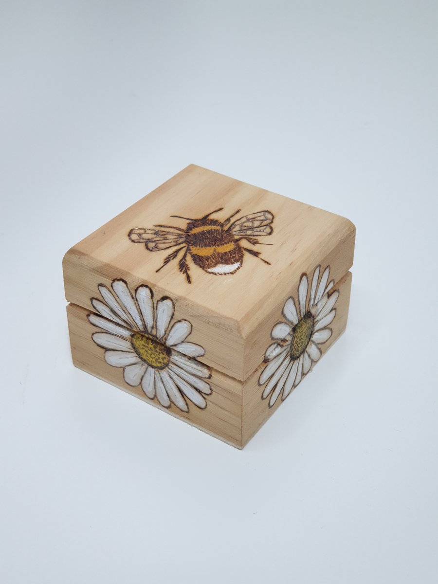 Pyrography bumble bee and daisies ring box, small trinket box  