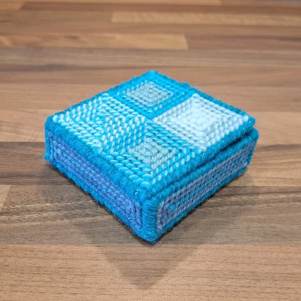 Container with lid for small desk items - blue, white, mint green, lilac colour 