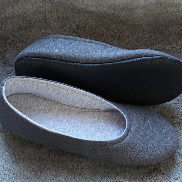 Size 5 charcoal grey ladies slippers, house shoes, ladies gifts. Linen slippers