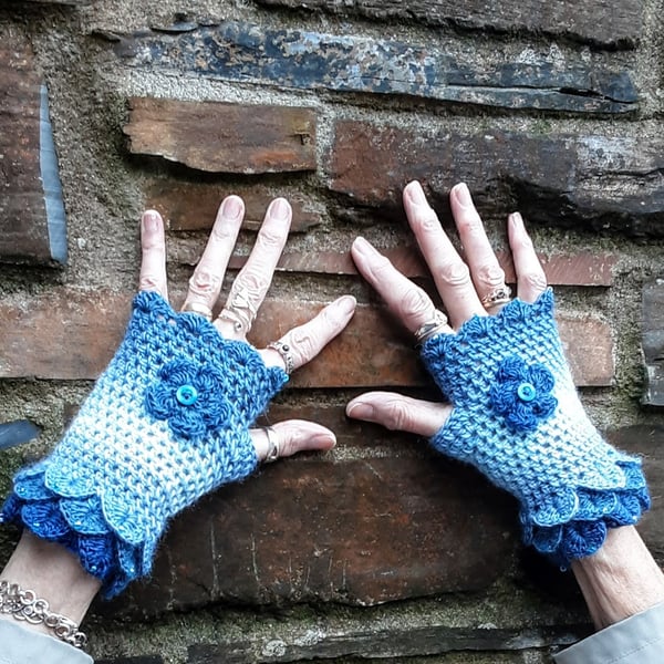 Fingerless gloves. Mittens. Wrist warmers. Free first class UK postage