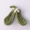 Christmas crochet appliques, 1 sprig of mistletoe with 3 pearl berries.