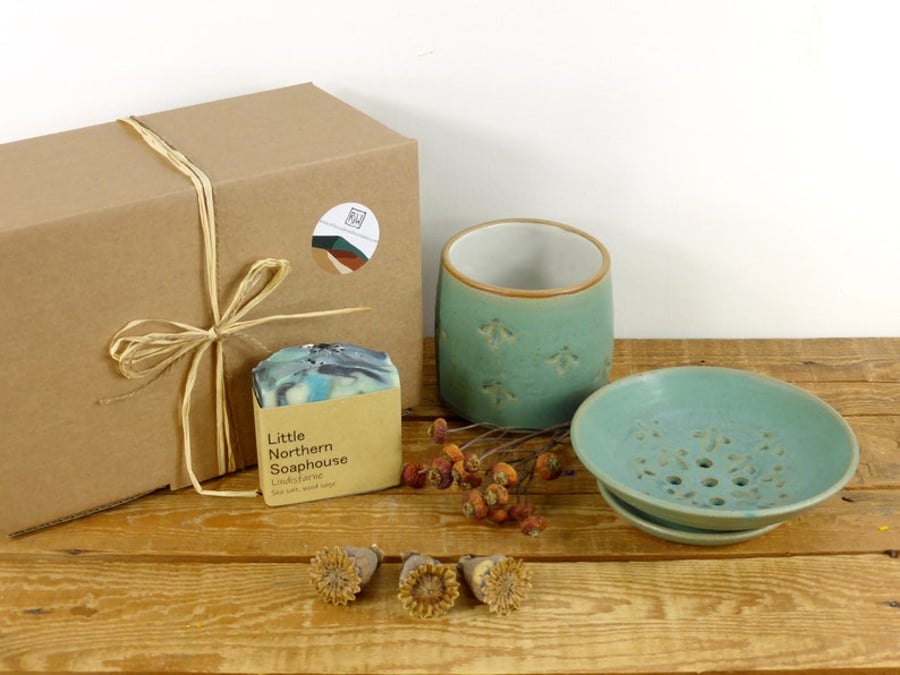 Gift Box - Jade 3 Piece Bee Bathroom Set & Lindisfarne Handmade Soap