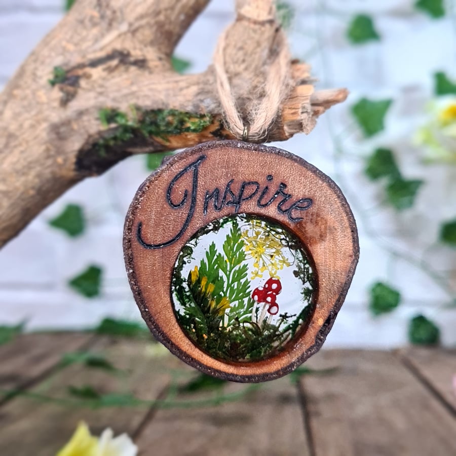 Pyrography log slice decoration 'Inspire'