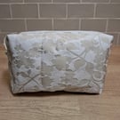 Boxed toiletry bag in beige and creamy-white