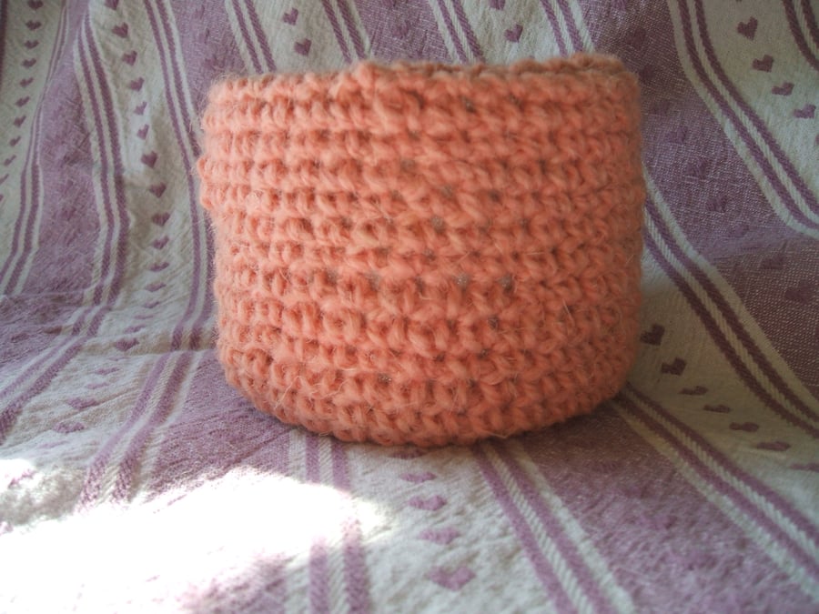 Small crochet covered storage pot - dusky pink