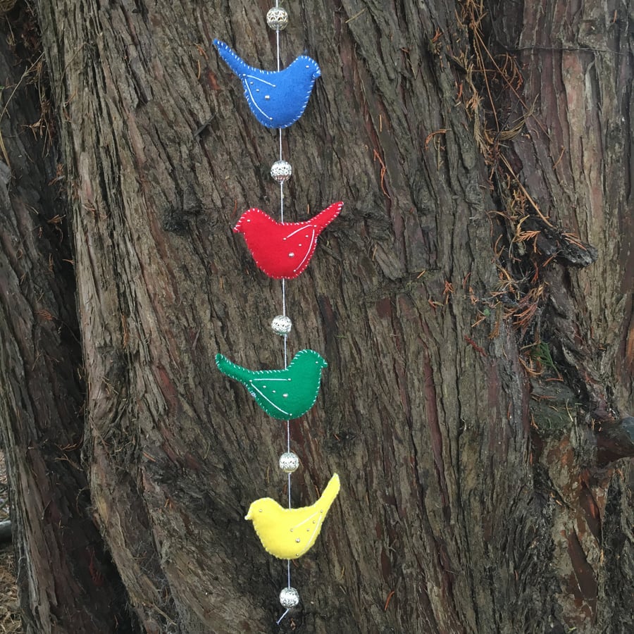 Bright multicoloured felt bird garland (4 birds)