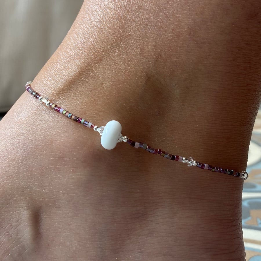 GLASS BEAD ANKLET W/PEARLS PALE ROSE GLASS BEAD ANKLET W/PEARLS PALE ROSE