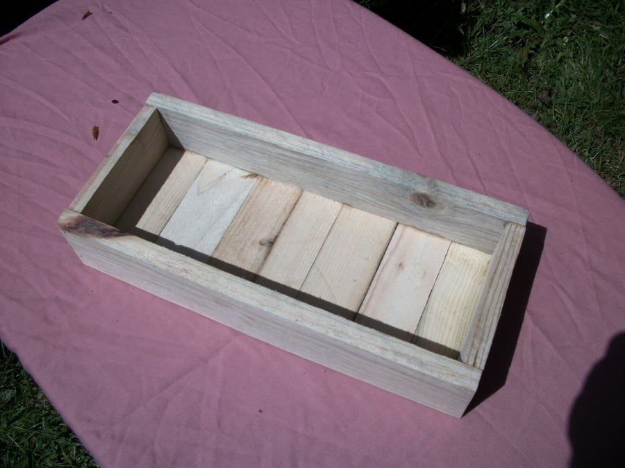 Storage box or display tidy for home or garden