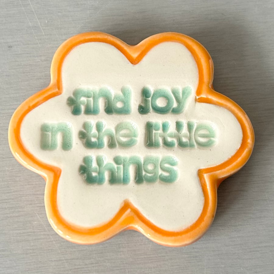 Summer seconds Ceramic magnet find joy in the littles things orange
