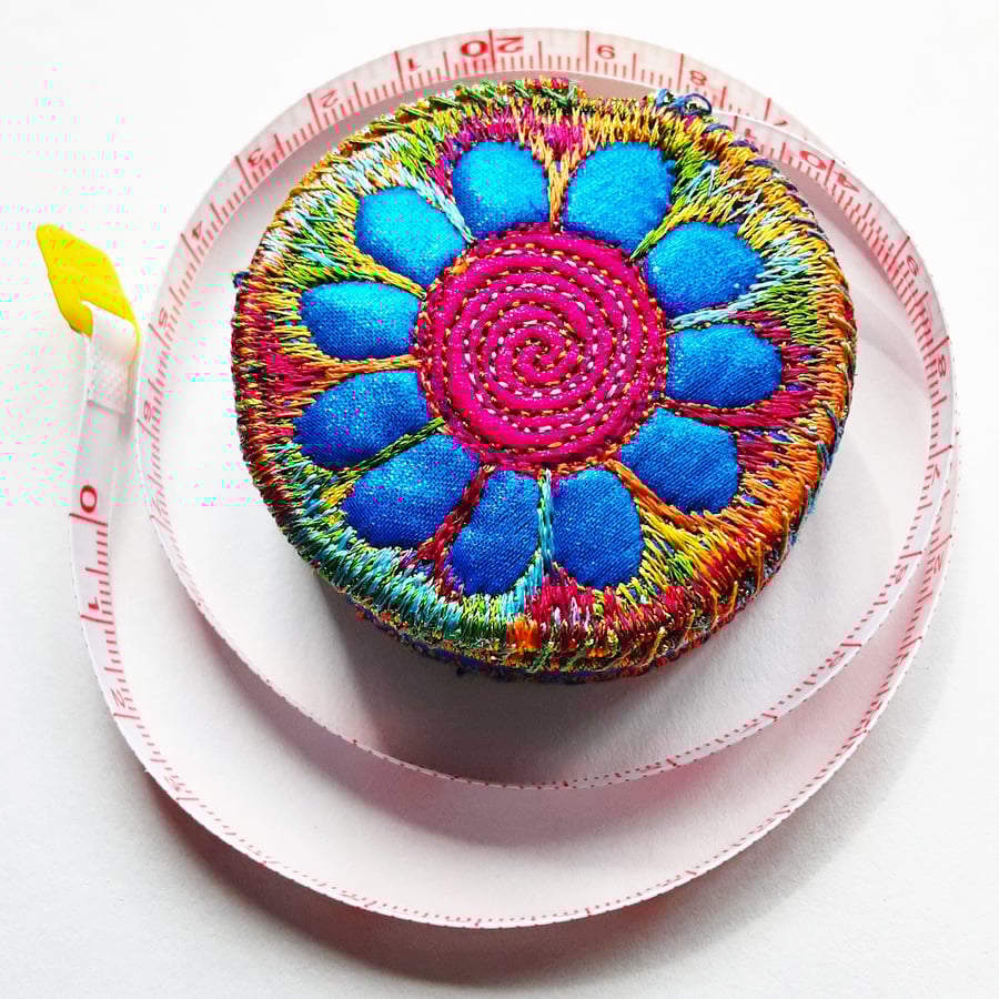 Free machine embroidery retractable tape measure 