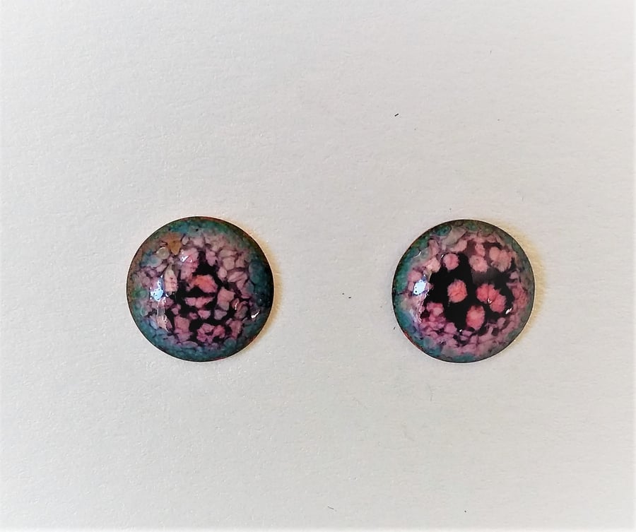 Small stud earrings in pink and purple 194