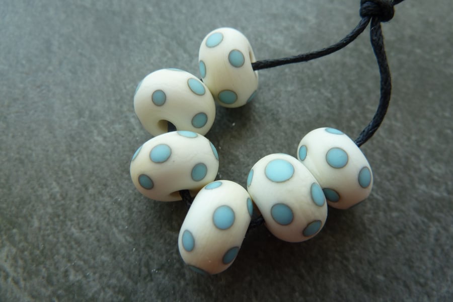 ivory and turquoise spot lampwork glass beads
