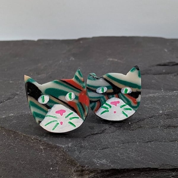 Camouflage cat studs