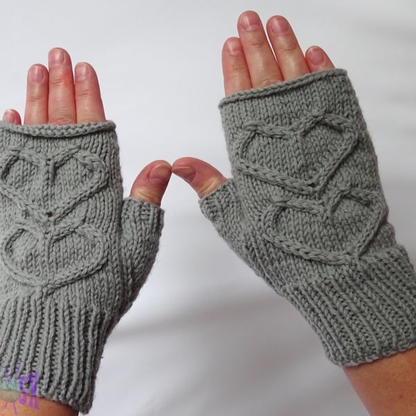 Fingerless Gloves: Smokey Sweetheart