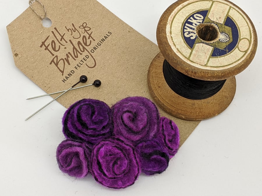 Small vintage inspired felted flowers brooch in shades of purple