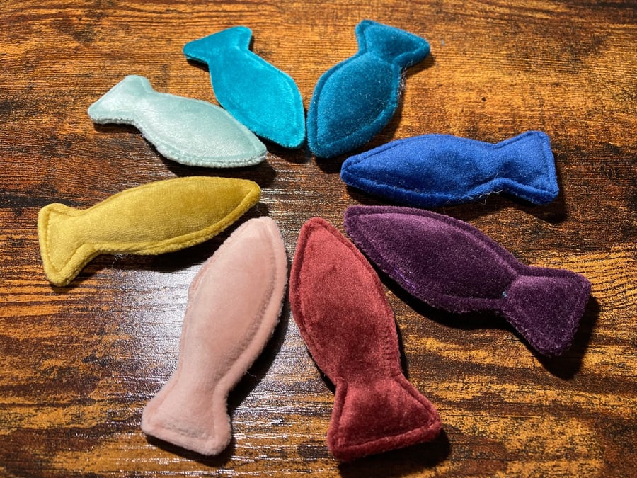 Handmade mini fish toys for Cat Kitten and filled with catnip (Pack of 3)