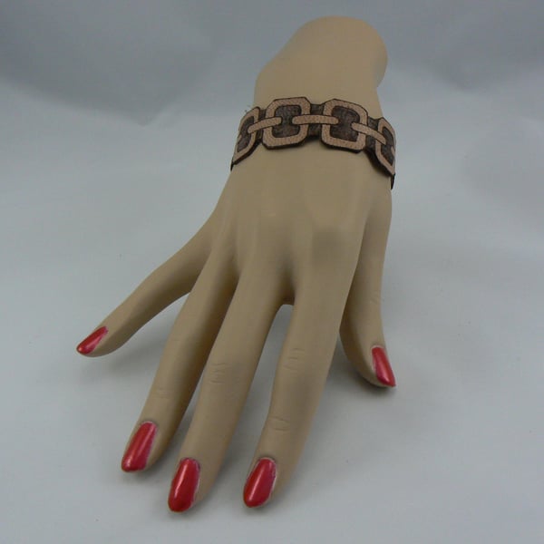 Pyrographed leather bracelet (chain)