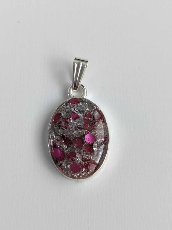 Small Oval Pendant With Cerise Glitter & Silver Flakes