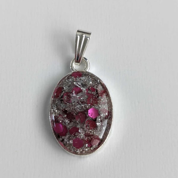 Small Oval Pendant With Cerise Glitter & Silver Flakes