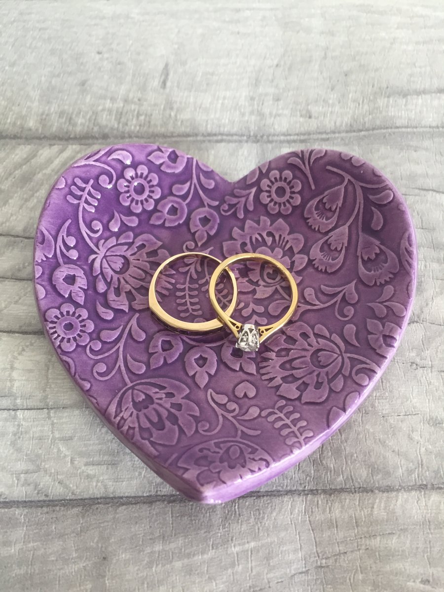 Ceramic heart trinket dish, ring dish, jewellery dish. Purple. Handcrafted.