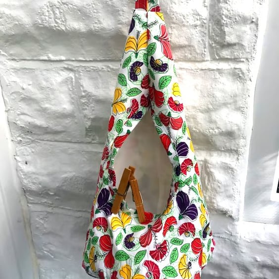 Lined White Floral Peg Bag with carabiner clasp
