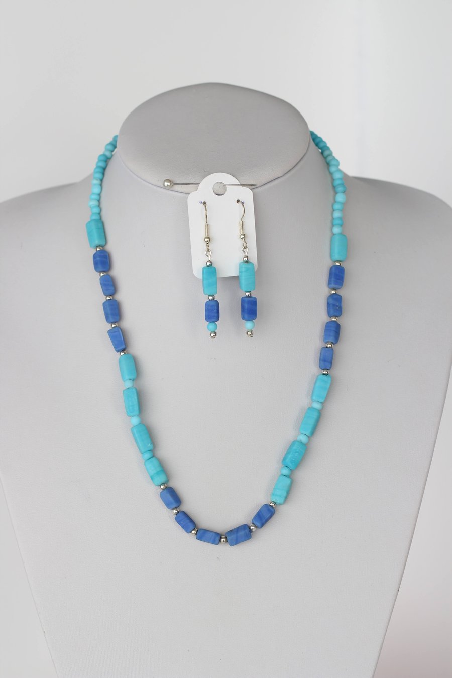 Necklace and earrings set 