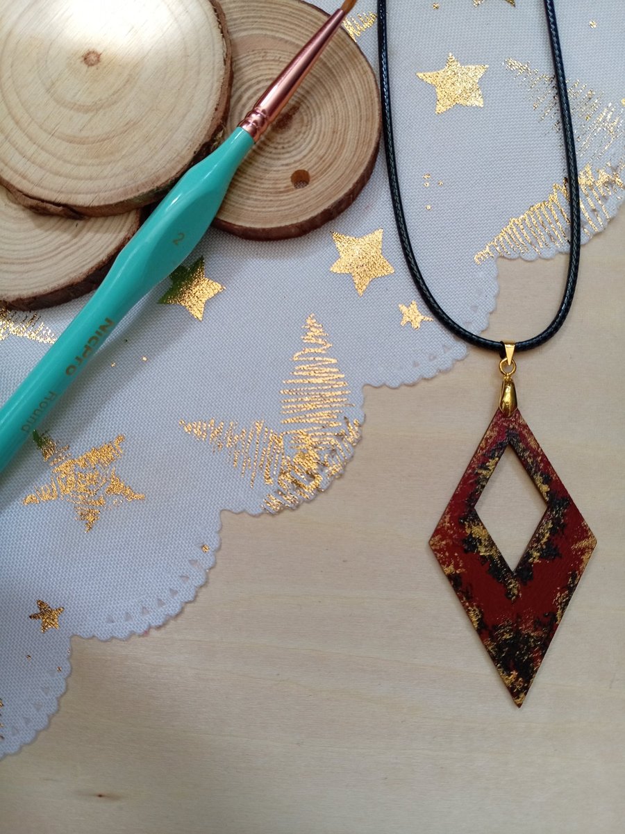 Gothic red hand painted diamond wooden necklace 