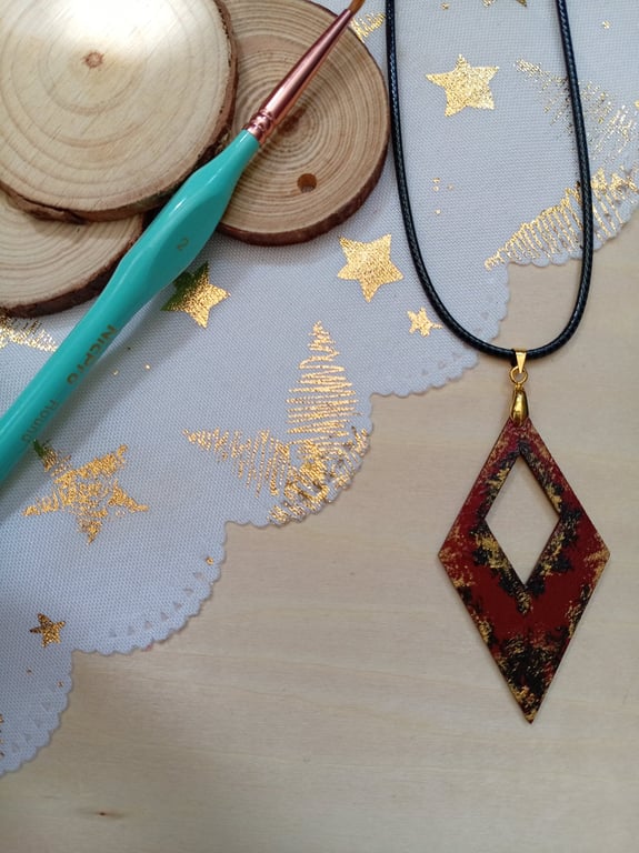 Gothic red hand painted diamond wooden necklace 