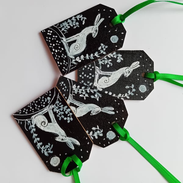 Set of 4 wooden gift tags with a white hare