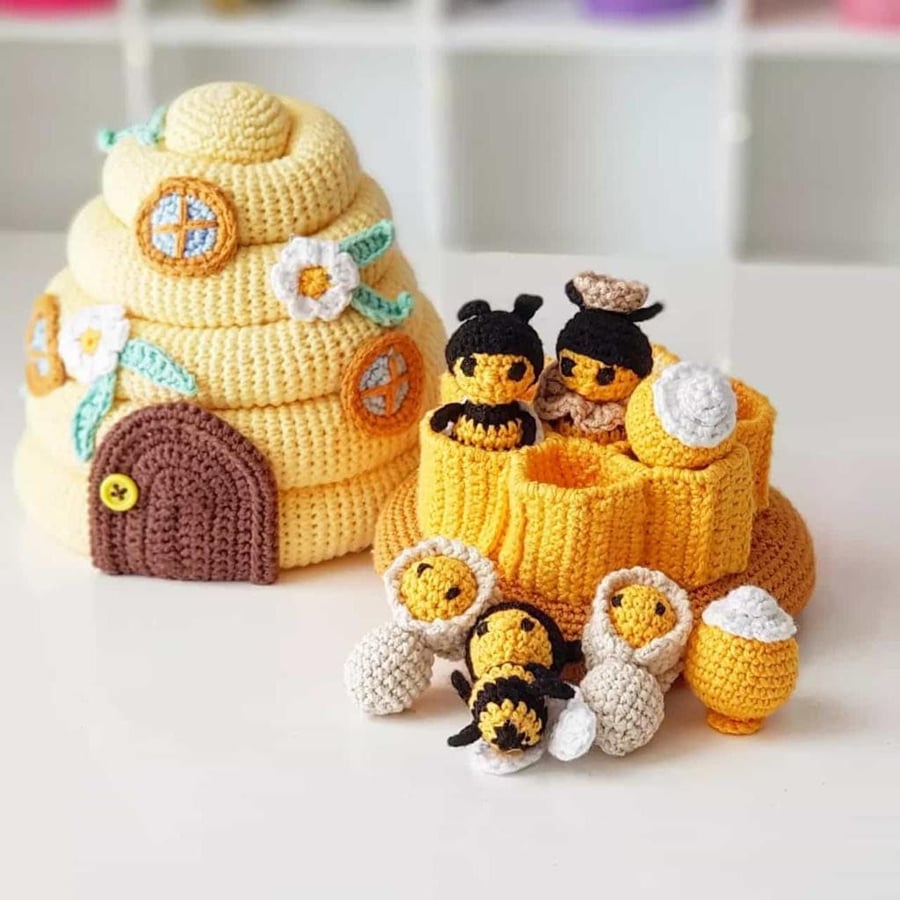 Crochet Bee Hive, Knitted Bee Hive, crochet Bee, Bee family ornament, ha