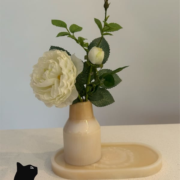 Handmade Resin Oblong Tray and Small Vase Pot in a Subtle Gold and White T1
