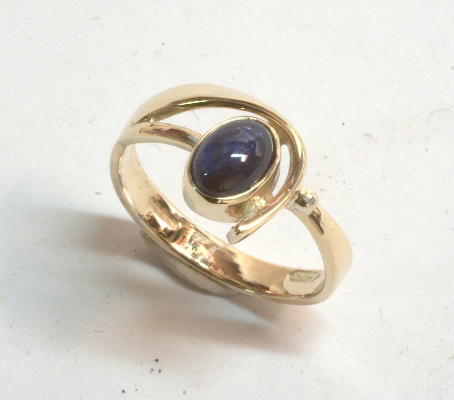 9ct and Sapphire Ring size N
