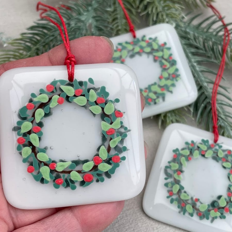 Glass Christmas Wreath - Bay