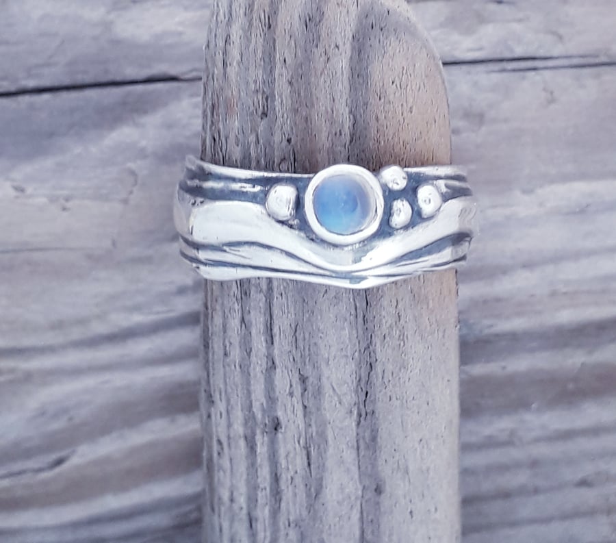 Narrow Wave with Fine Blue Moonstone size N only