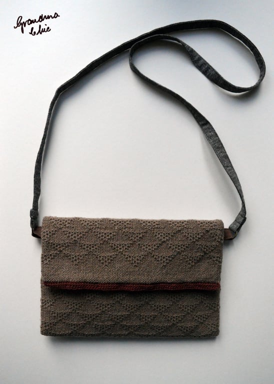 Knitted envelope bag