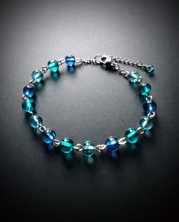Seascape blue glass beaded bracelet 
