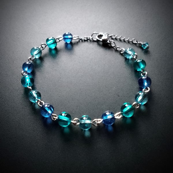 Seascape blue glass beaded bracelet 