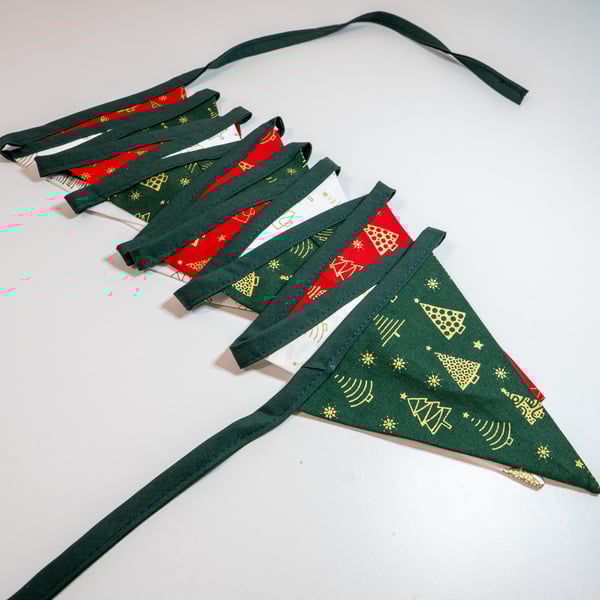 Red, Green Cream and Gold Christmas Tree - 15 flag fabric bunting