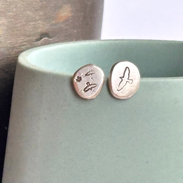 Bird print pebble studs