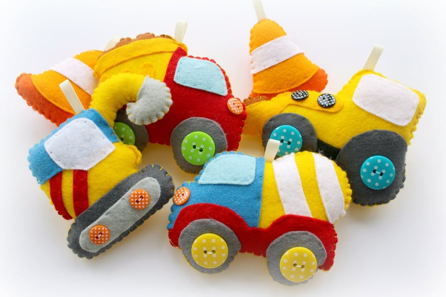 Make Your Own felt Construction Vehicle Garland Kit. Sewing pattern.