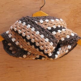 Crochet cowl - chocolate and caramel