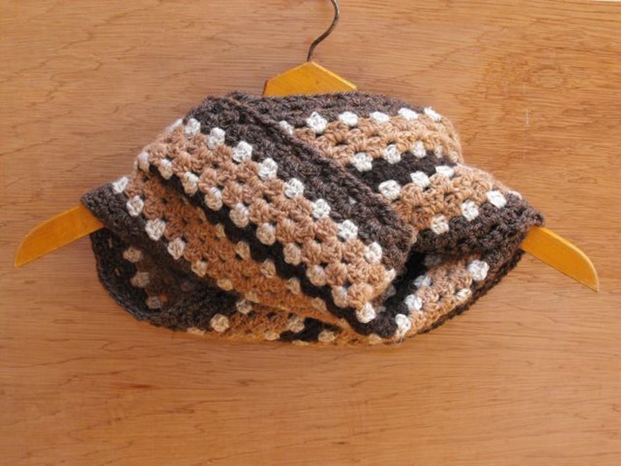 Crochet cowl - chocolate and caramel