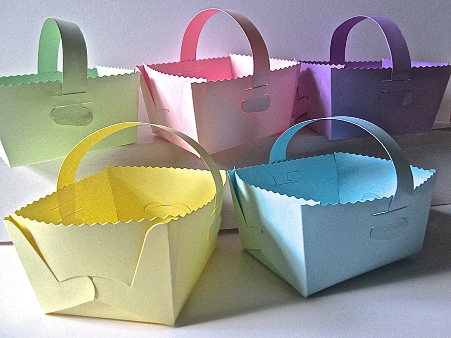 10 Pastel Easter Basket Favour Boxes with handle