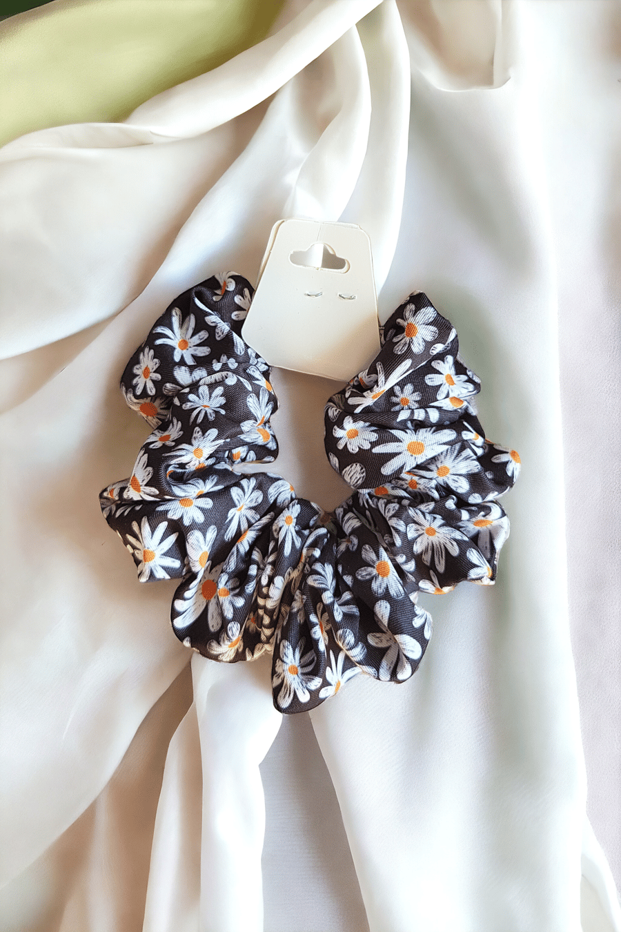 Black and white daisies chunky scrunchie 