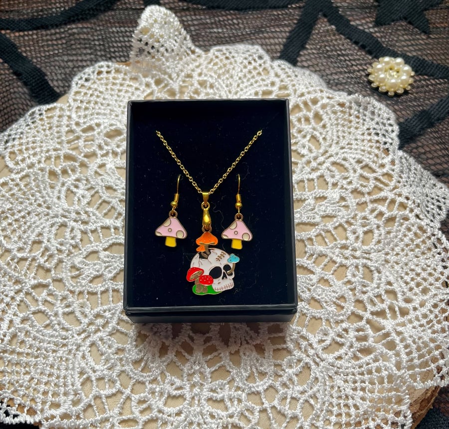 Mushroom skull and earring set