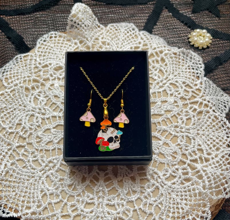 Mushroom skull and earring set
