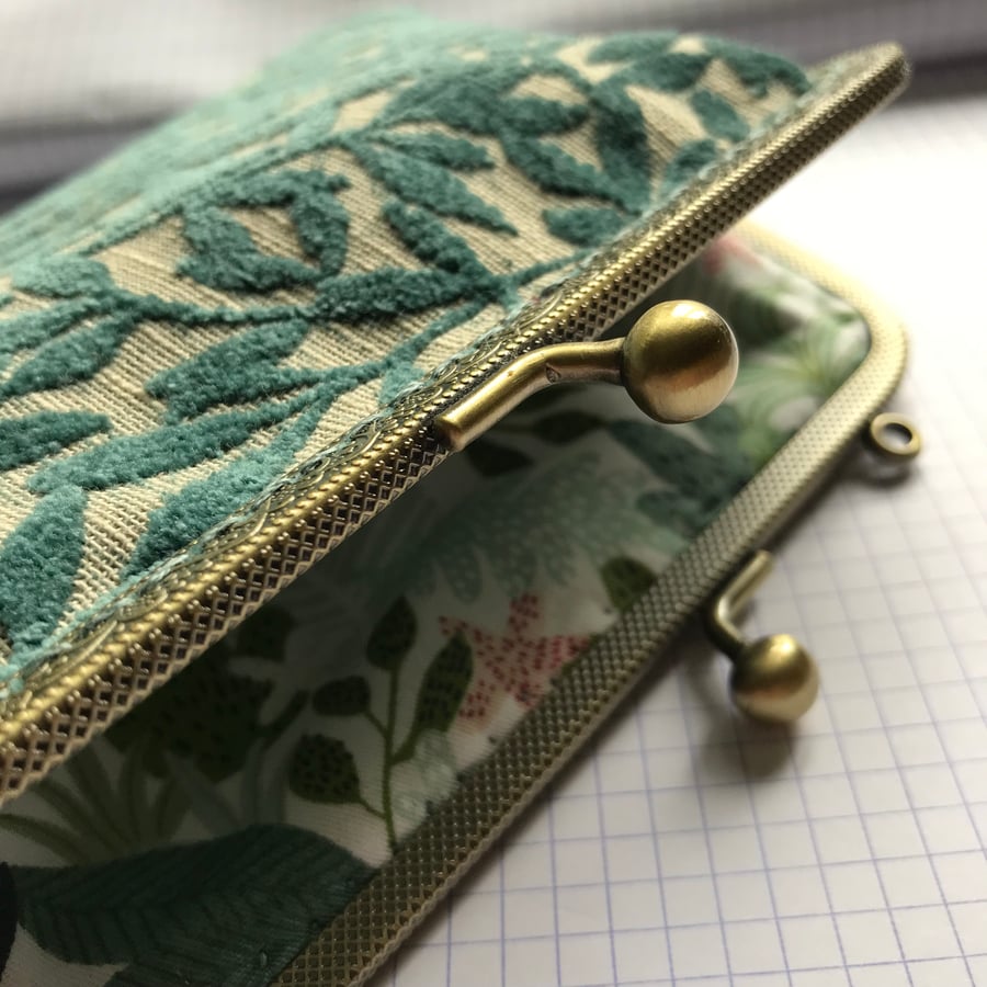 Vintage look - Teal velour clasp purse