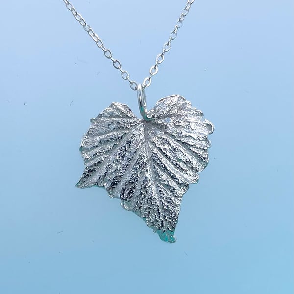 Fine silver vine leaf pendant