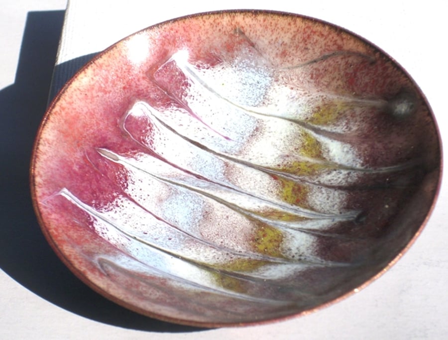 Scrolled enamel bowl - brown